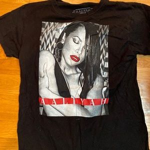 Black Aaliyah t-shirt